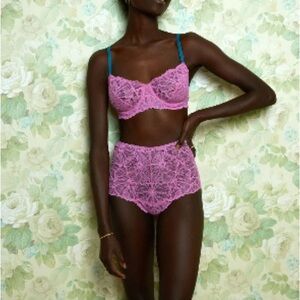 Dora Larsen - Chic Pink Lace Bra with Teal Straps